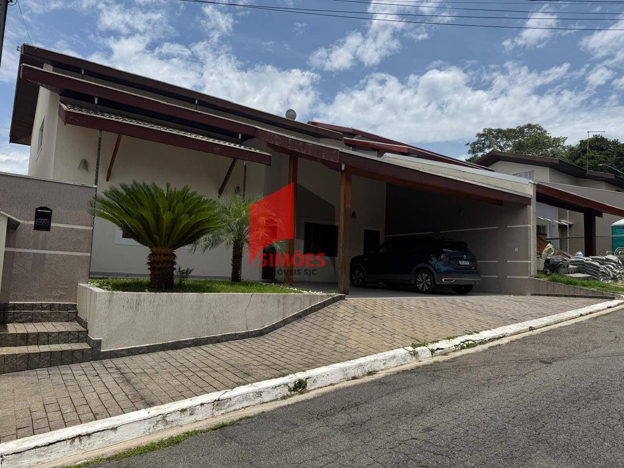 Excelente casa assobradada 5 dormitórios Cond Recanto da Serra Urbanova