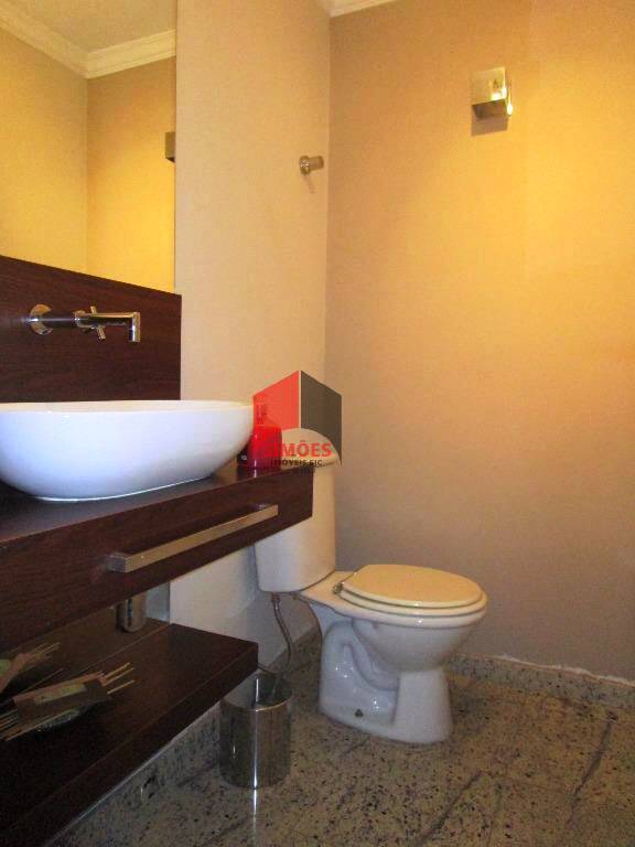 Amplo apartamento 04 dormitórios na Vila Ema